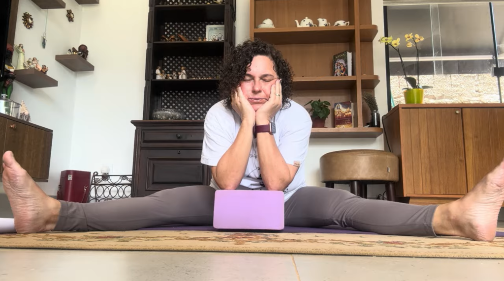 Aula de Yin Yoga com Adriana Mattoso